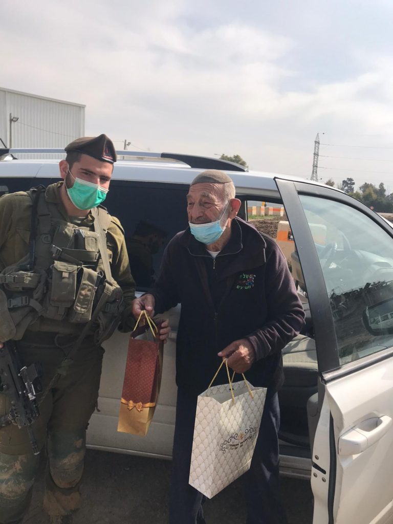 Pourim 2021 : Distributions des Mishloah Manot , quand trois générations de rencontrent…