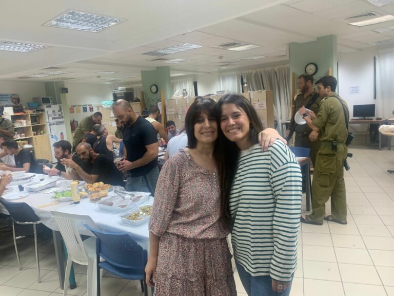 Nous avons fêter le mariage de Rachel avec nos soldats : Hamburger pur boeuf tout fait maison