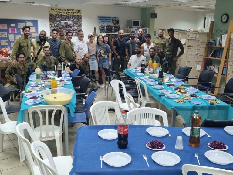 Couscous boulettes pour nos soldats ! Merci aux abonnés de Infos Israel News et GROUPE PRIVEE