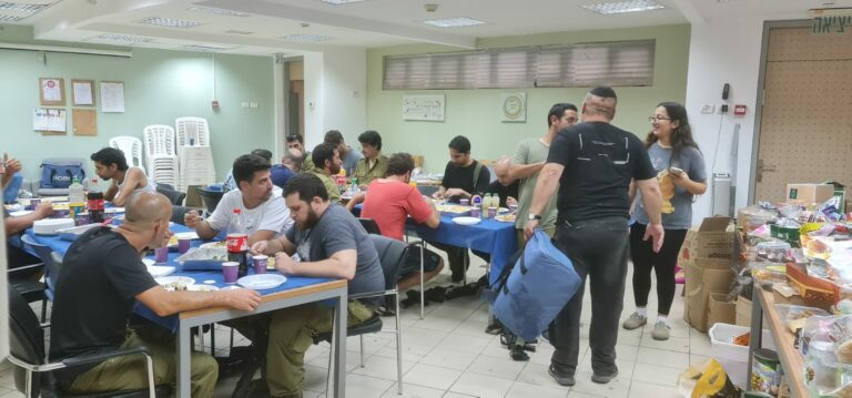 Soutenir nos soldats en attente de rentrer à Gaza | « On rêve de manger des pates à la crème fraiche » …(2023)